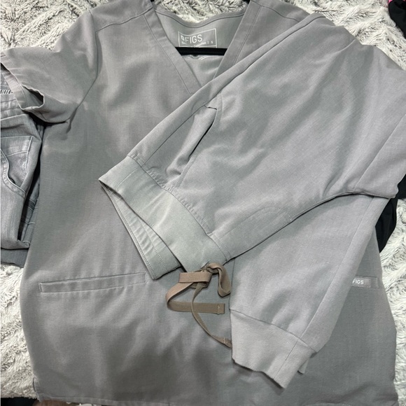 Figs. Not sure the color but it’s a shade of grey. Small top and small joggers. - Picture 2 of 4